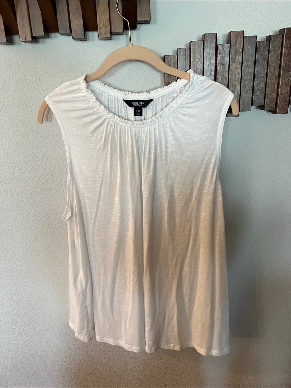 Simply Vera Vera Wang White Sleeveless Gathered Neck Tank